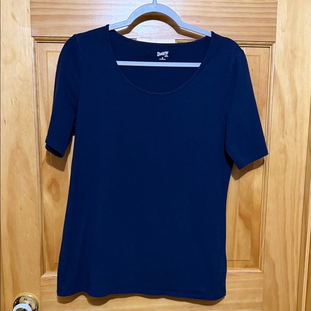 Duluth Trading Co Navy Scoop Neck Short Sleeve Tee, Size Medium.